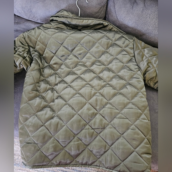 New with tags. Olive green quilted jacket with pockets and 1 inside pocket - Picture 8 of 11